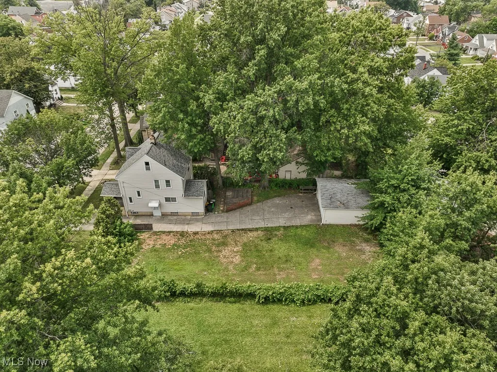 Aerial view of the home with 2 vacant lots attached
