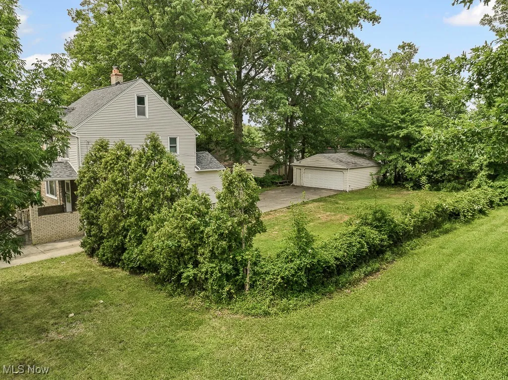 Home with 2 vacant lots attached