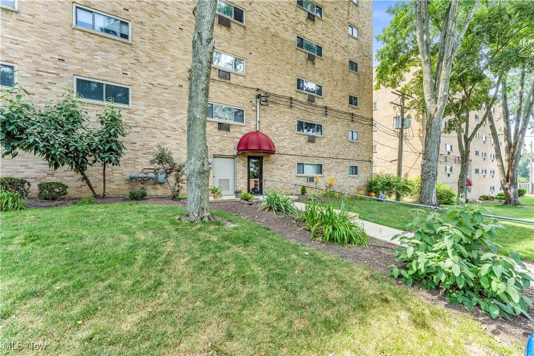 View of apartment building / complex