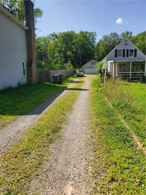 View of dirt / gravel road