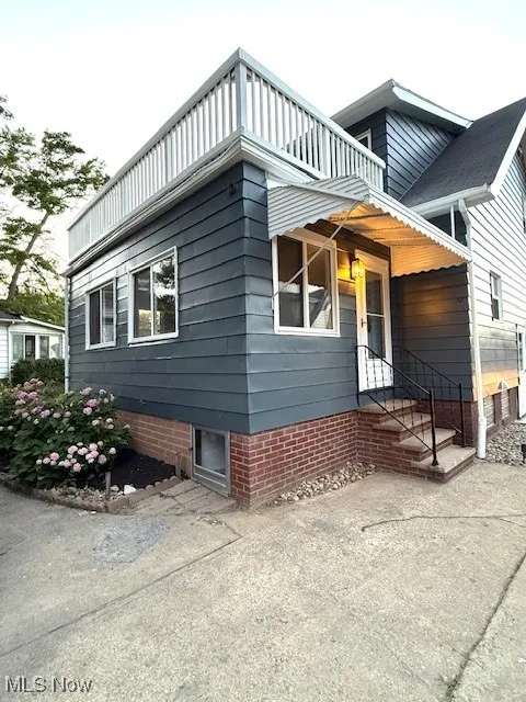 View of home's exterior