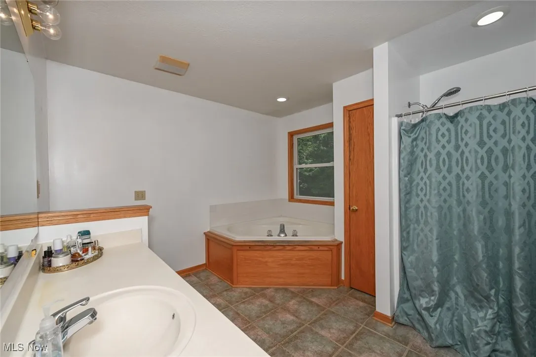 16995 Bundysburg Road, Middlefield, Ohio 44062,MLS Now Listing ID