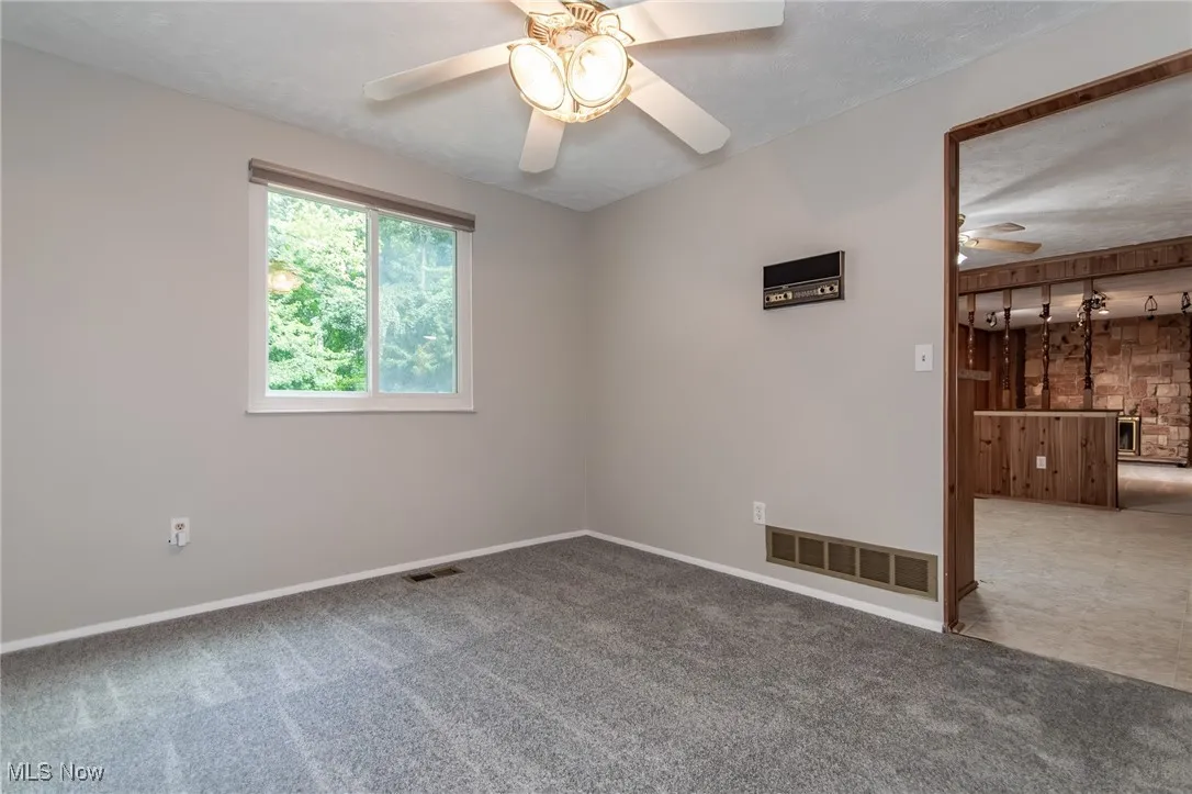 Dining room with ceiling fan