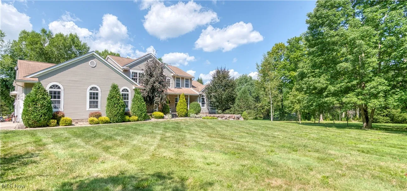 View of front of home featuring a front lawn
