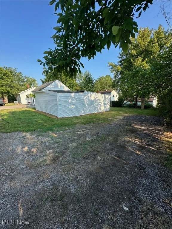 Extra parking RV Trailer or car port area
