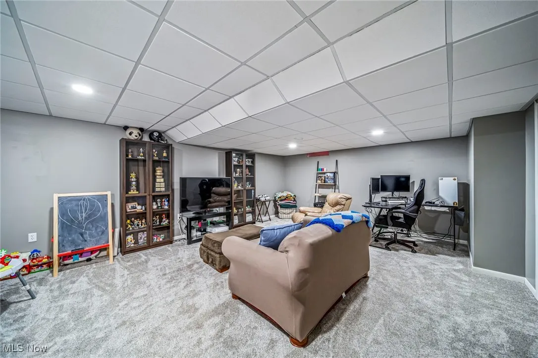 Finished basement 1/2