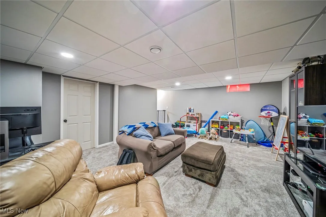 Finished basement 1/2