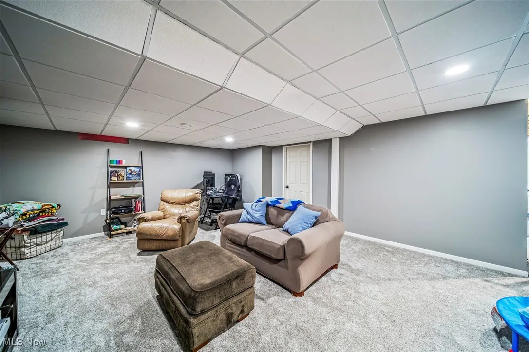 Finished basement 1/2