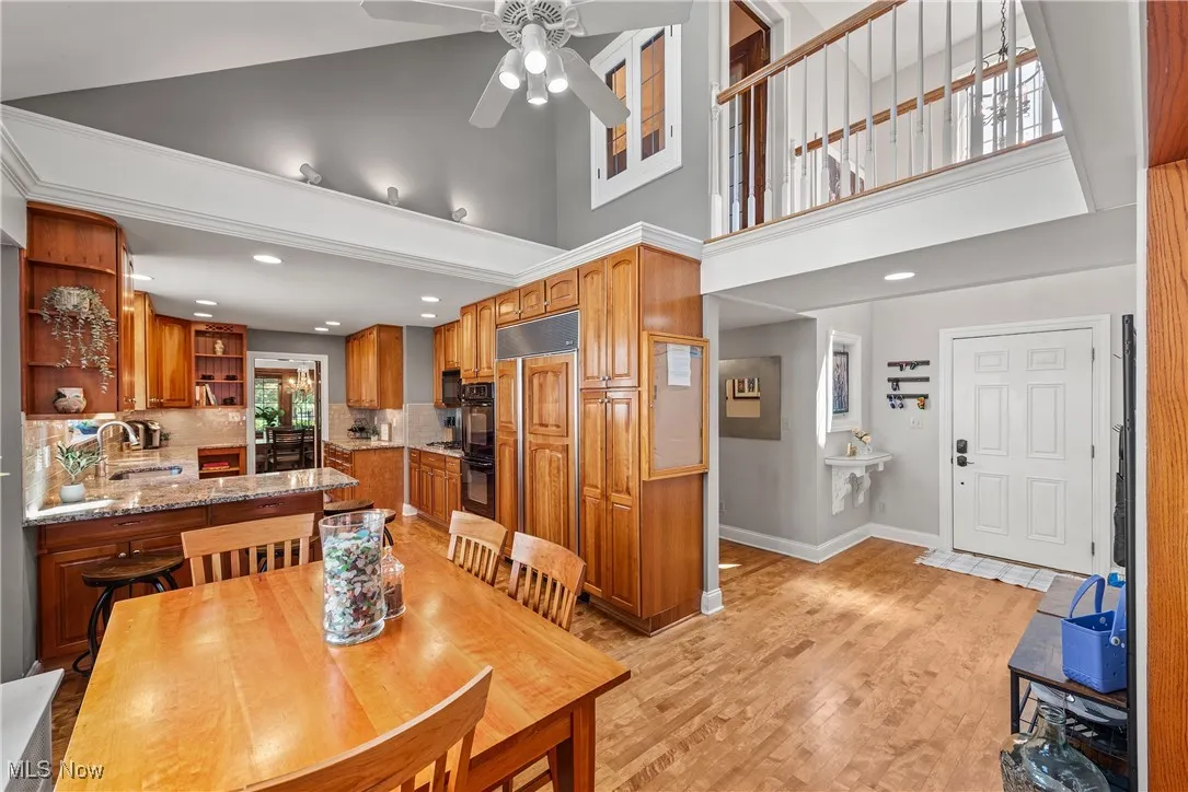Primary lofted entry space and