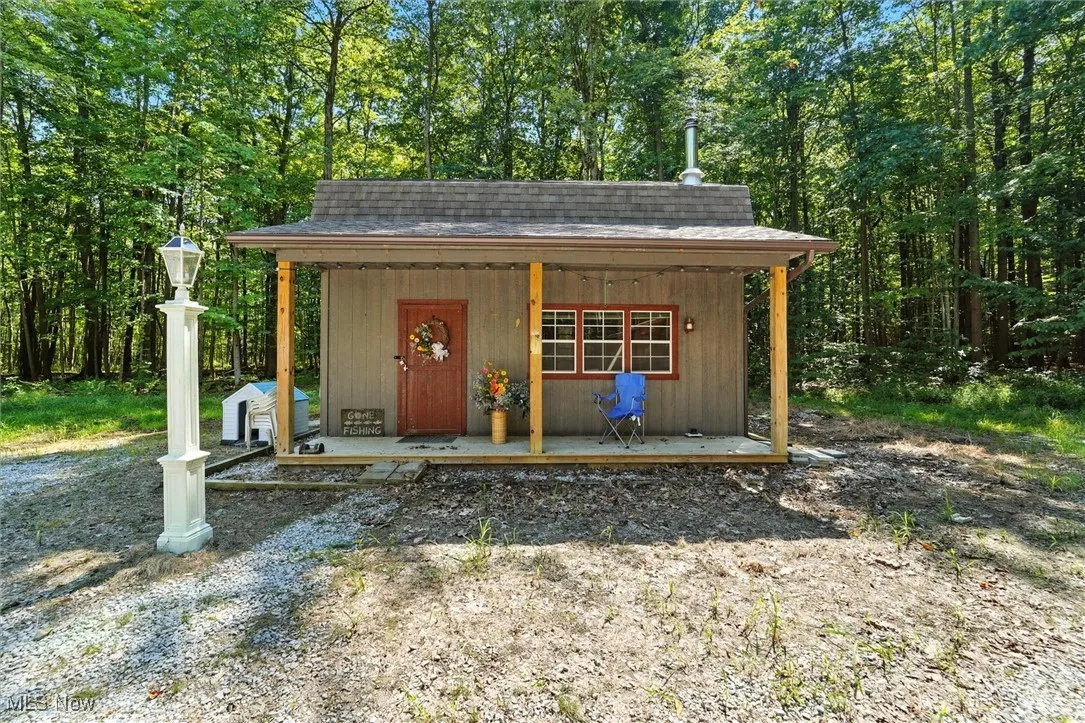 Front view of the 20x15 Guest Cabin with 2nd floor loft and shaded front porch