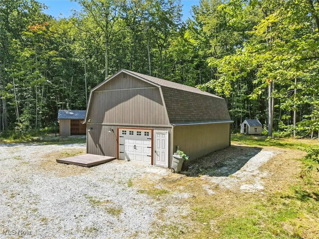 Front aerial view of the 40x23 barn