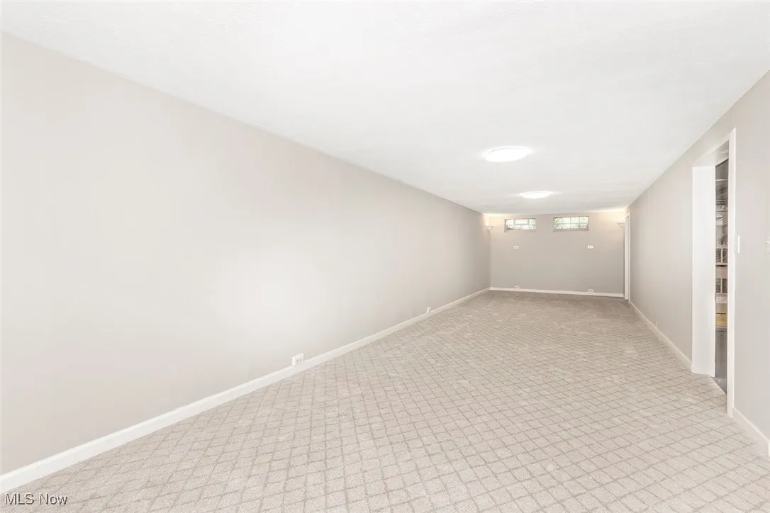 Empty room with light carpet