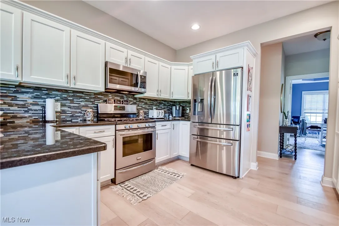 Kitchen appliances included!
