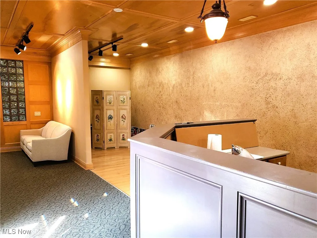 Welcome area with recessed lighting