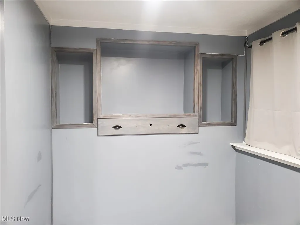 Detailed view of ornamental molding