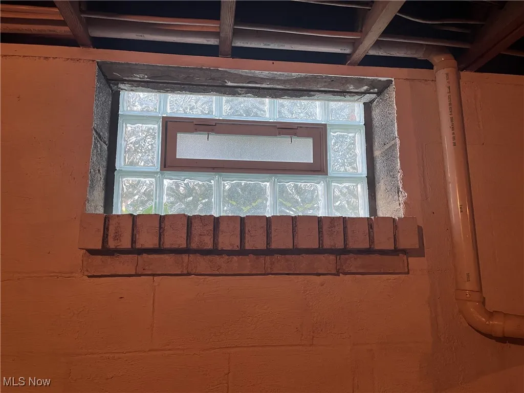 Vented glass block in bsmt.
