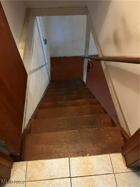 Stairs down to full bsmt.