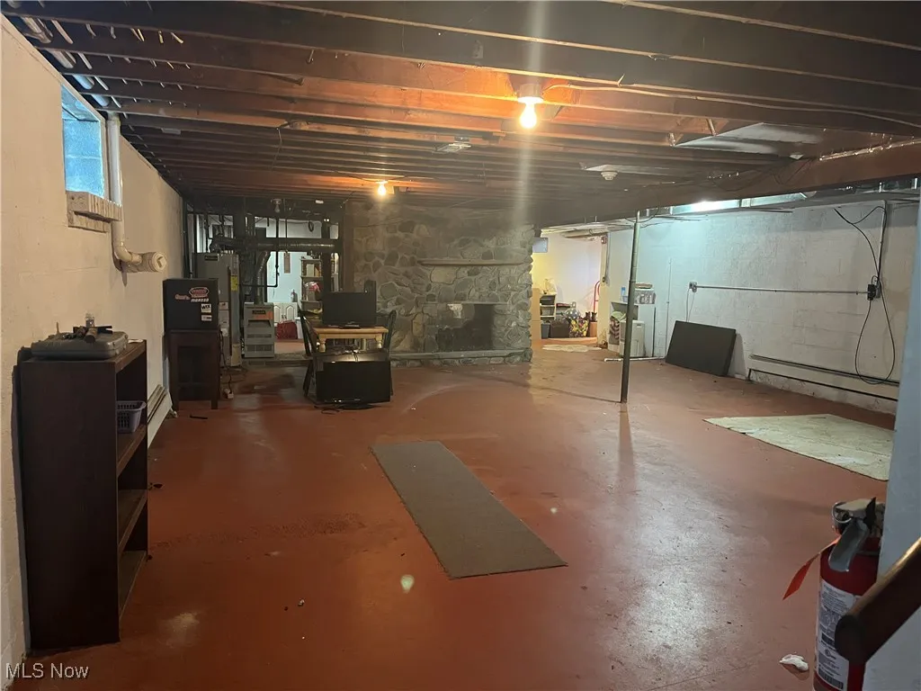 Large unfinished walk-out bsmt.