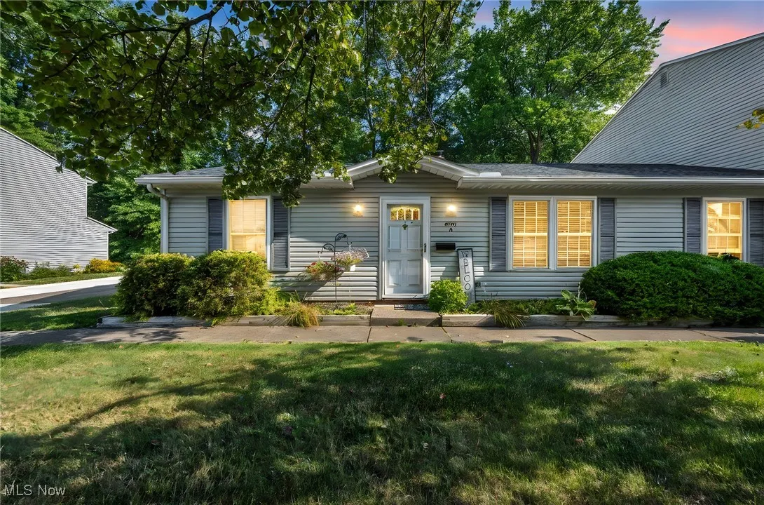View of front facade with a front lawn