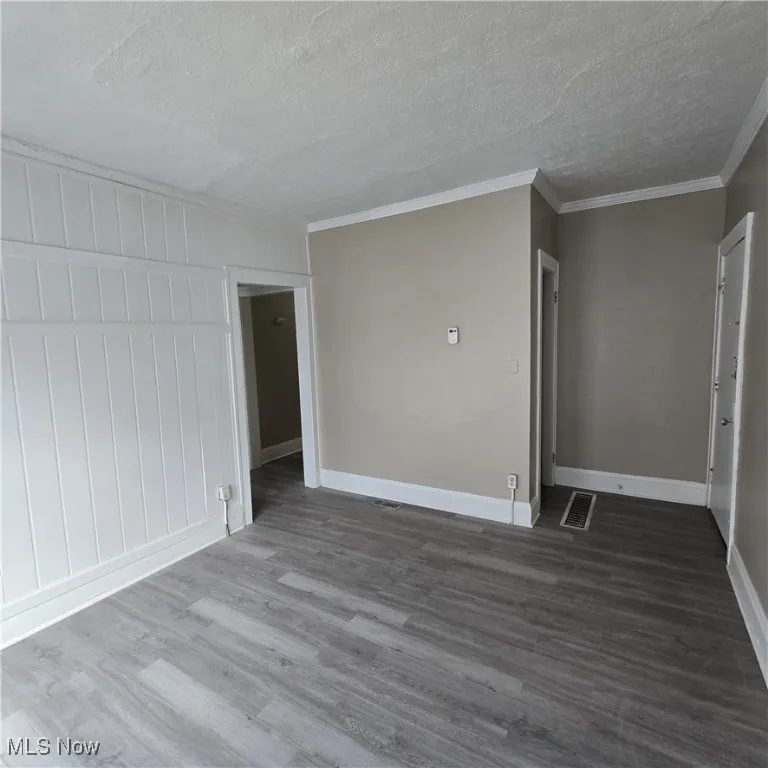 Spare room baseboards, and visible vents