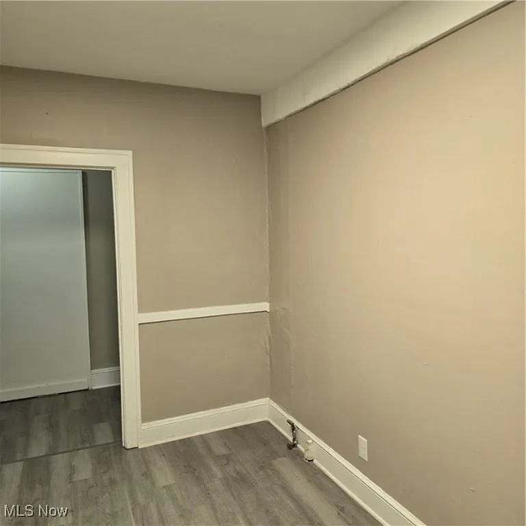  with baseboards and dark wood-style flooring