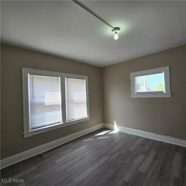  with baseboards and dark wood-style floors