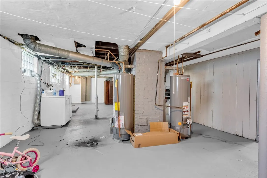 Basement with washer / clothes dryer and water heater