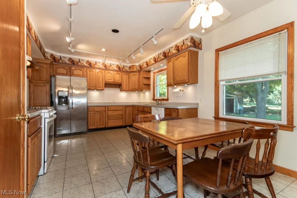 Eat-in Kitchen