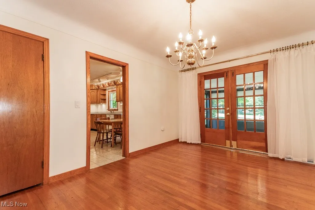 Dining room that flows to kitchen, Living room and sunroom