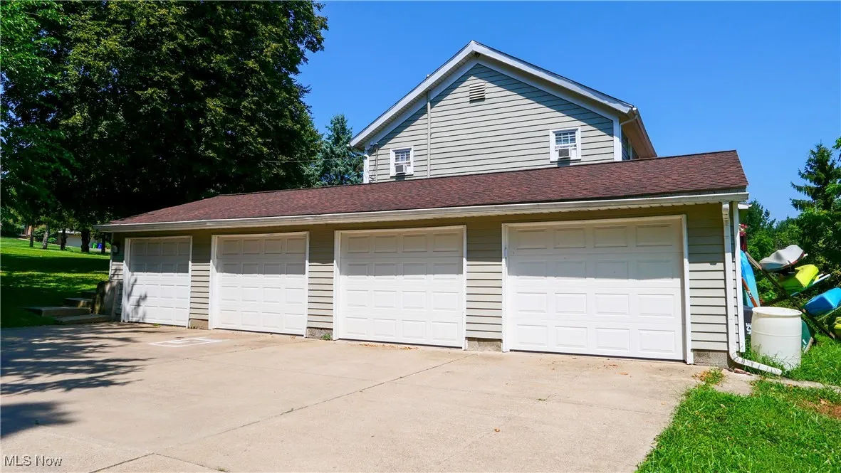 Each Tenant has access to 2 garage spaces