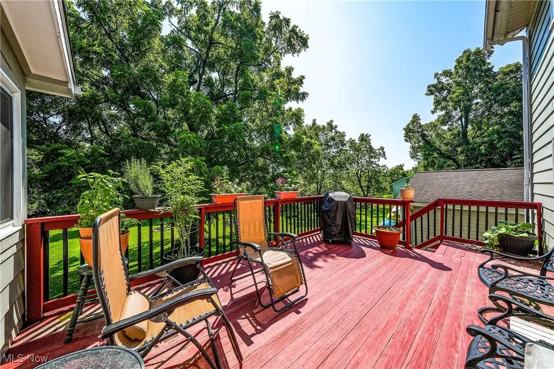Deck For 1st Floor Unit