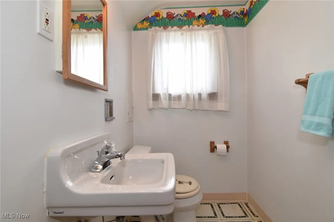 Half bath located on the l2nd floor.