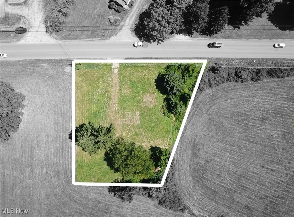 Aerial overview of property's location with property boundaries highlighted
All borders, boundaries are approximate. Please reference Mahoning County GIS for the most accurate portrayal of this information.