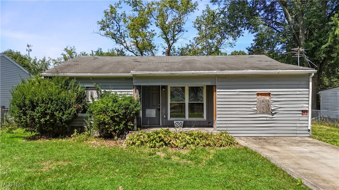 View of front of house with a front lawn