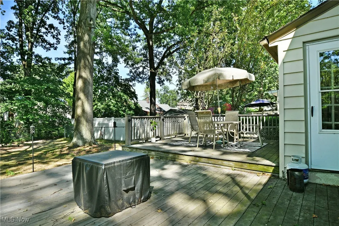 Deck featuring outdoor dining space