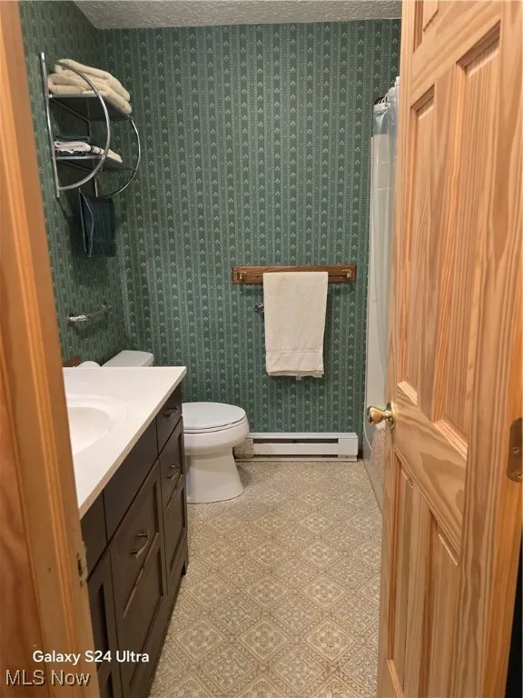 Bathroom featuring vanity, a shower with shower curtain, and a textured​​‌​​​​‌​​‌‌​‌‌​​​‌‌​‌​‌​‌​​​‌​​ ceiling