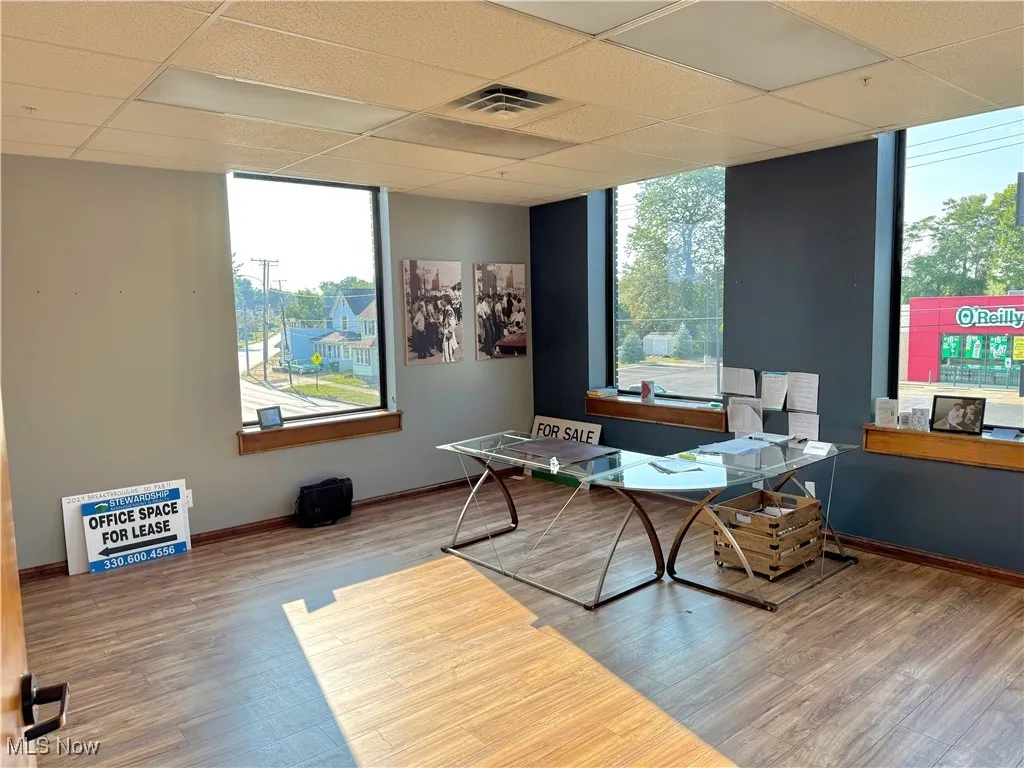 Managers! Here's another corner office, right next to the executive conference room. Looking towards the West, watch the sun set as you're wrapping up your long, hard fought day! Measures 18'x17'.