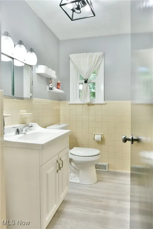 1800 Dodge Drive, Warren, Ohio 44485,MLS Now Listing ID