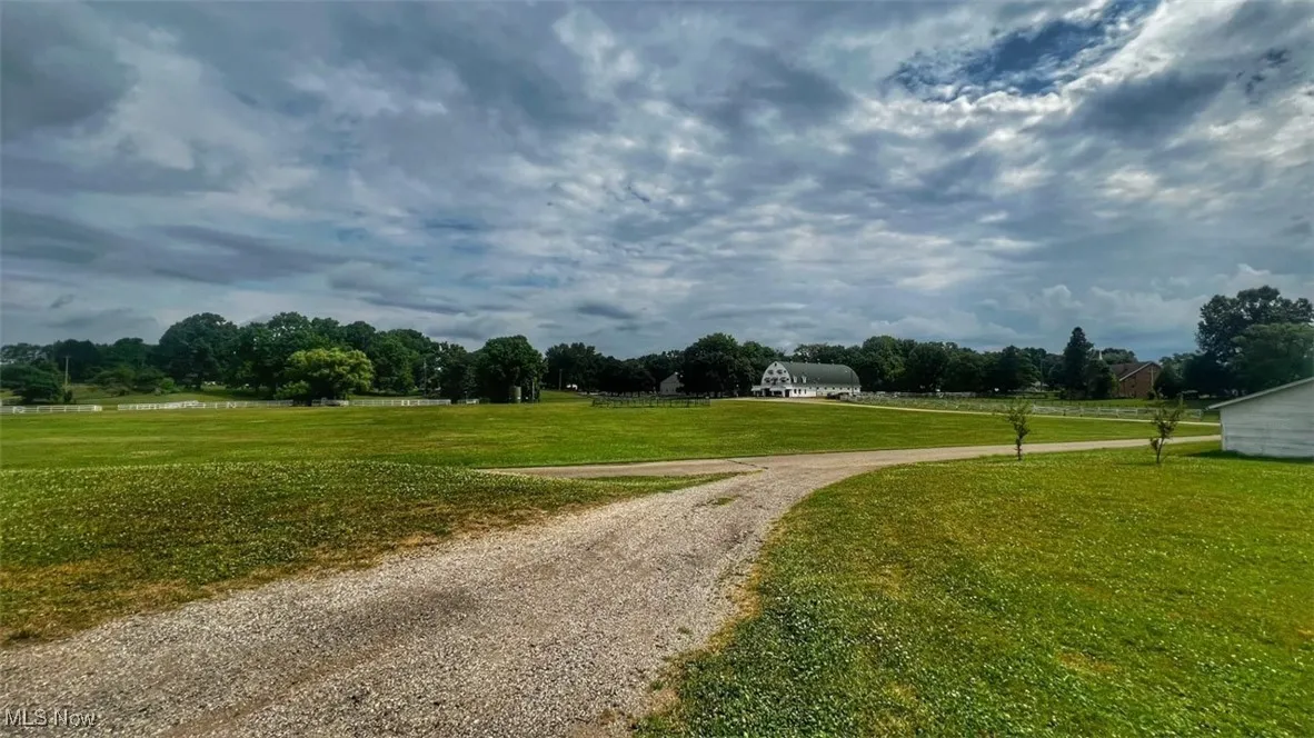 View of driveway