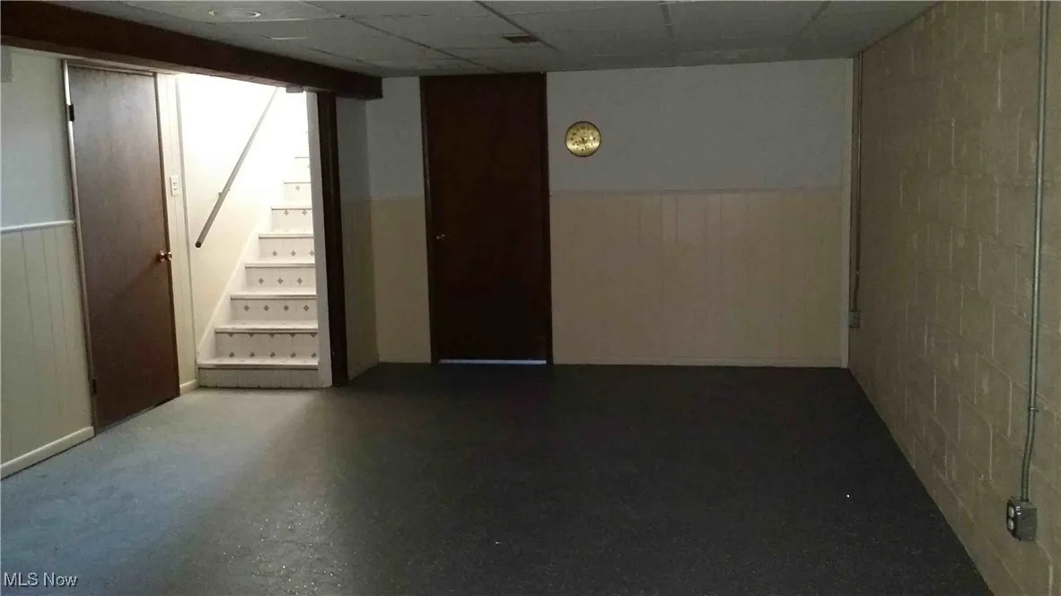 Basement recreation room
