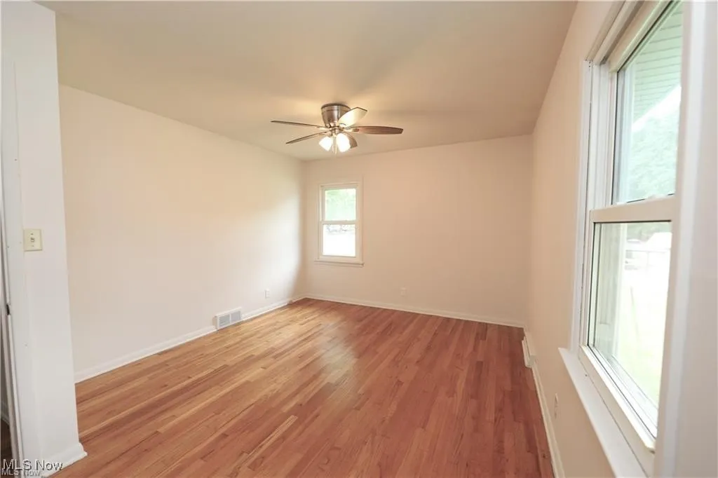 Unfurnished room featuring light wood-style floors and ceiling fan
