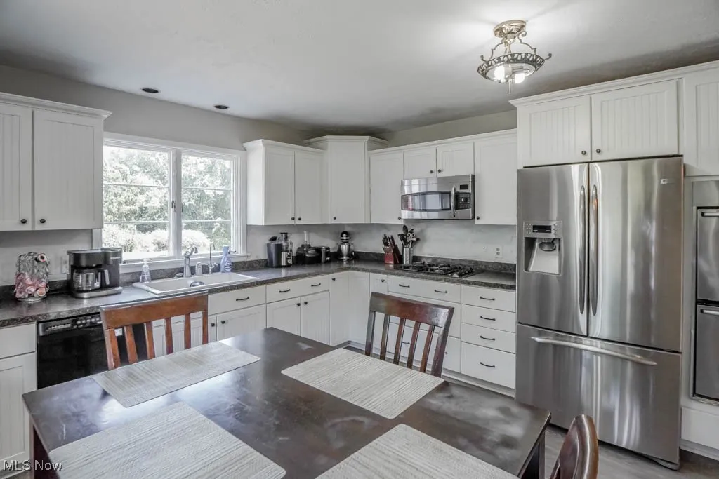 Eat-in Kitchen