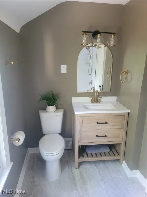 Glamourous Bath w/Gold Fixtures