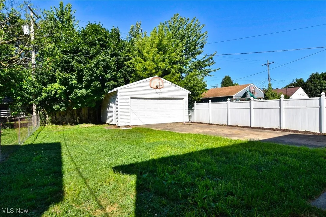 View of yard featuring an outdoor structure and a detached garage