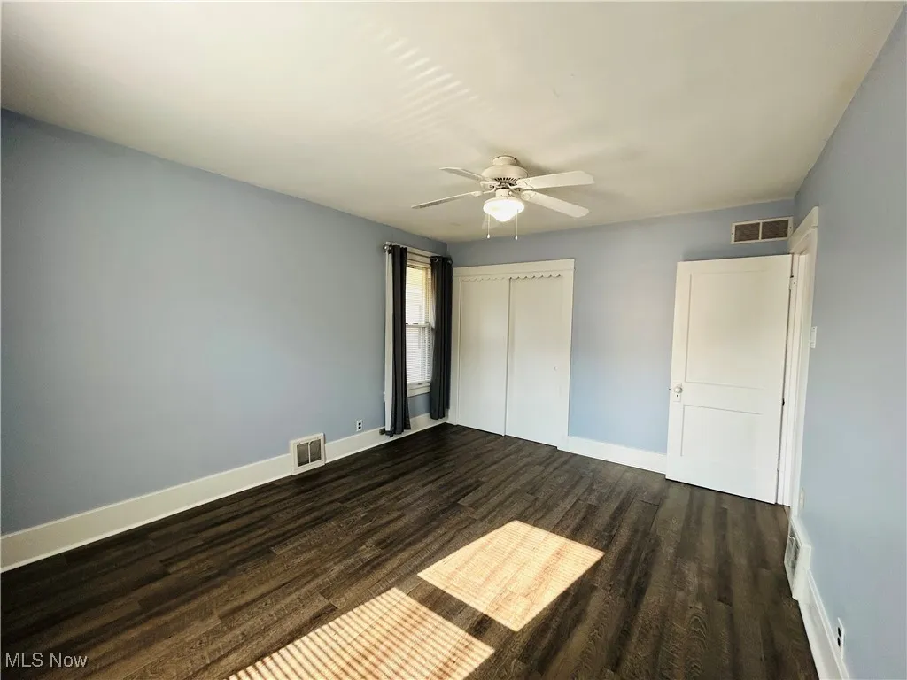 Bedroom with a ceiling fan and closet