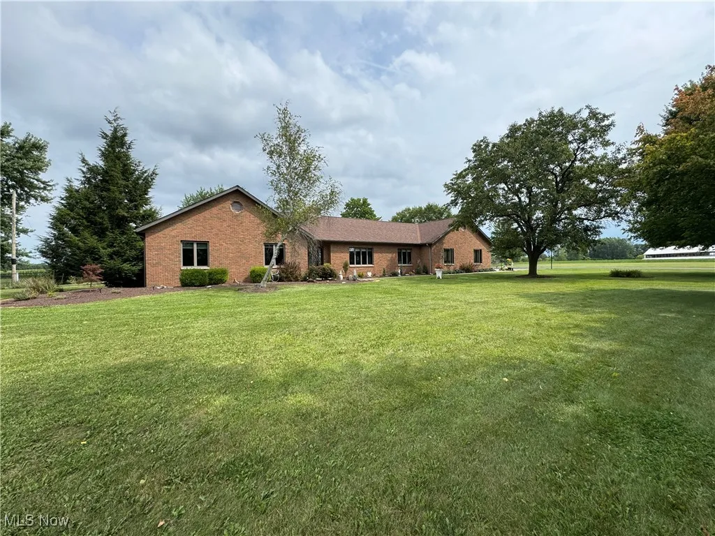 View of front of home featuring a front lawn and brick siding