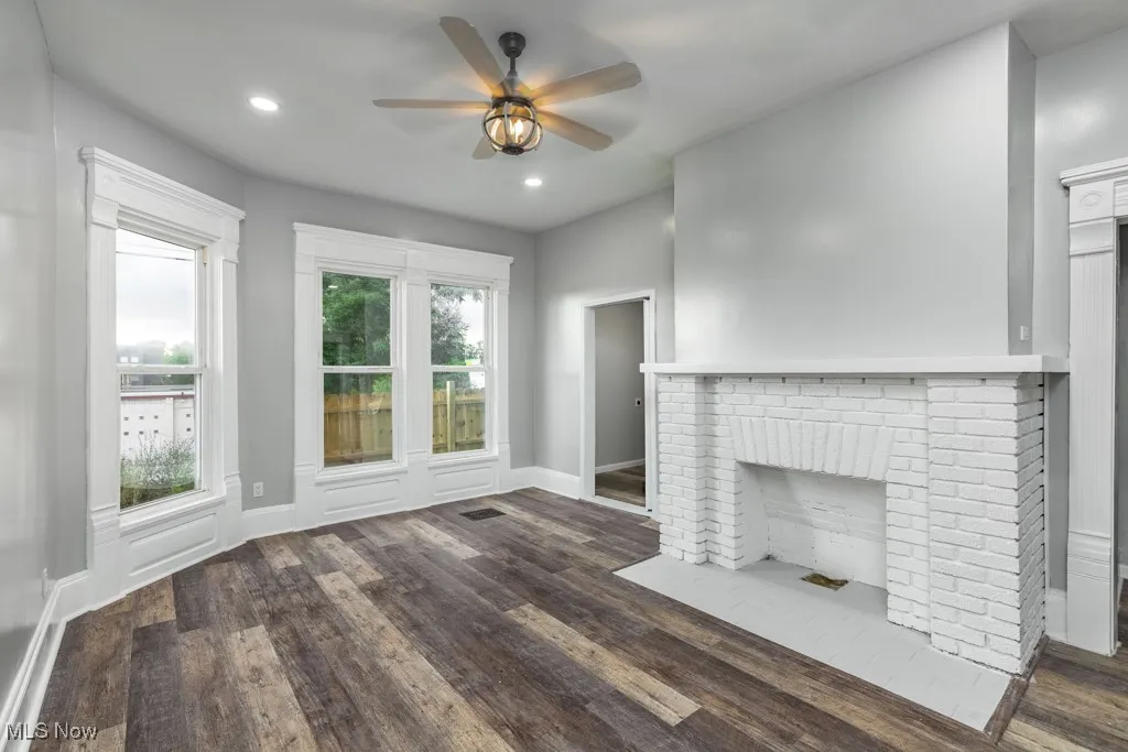 Notice the opened door to the left.  It's the secret room that leads to the laundry room.