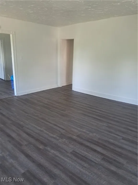 LR with LVT flooring