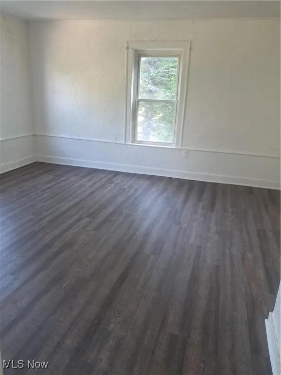 Bedroom with LVT flooring