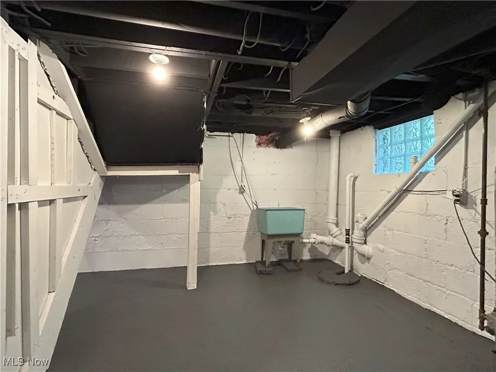 Below grade area with drainage system